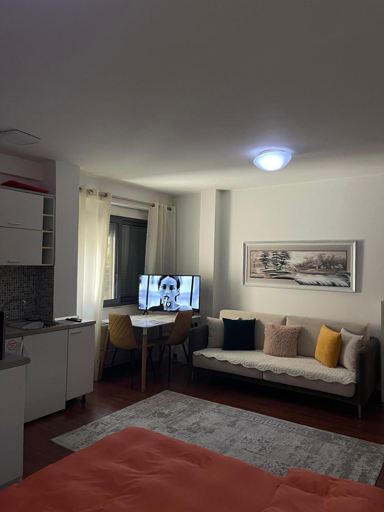 Sky Center Apartment Tiranë Luaran gambar