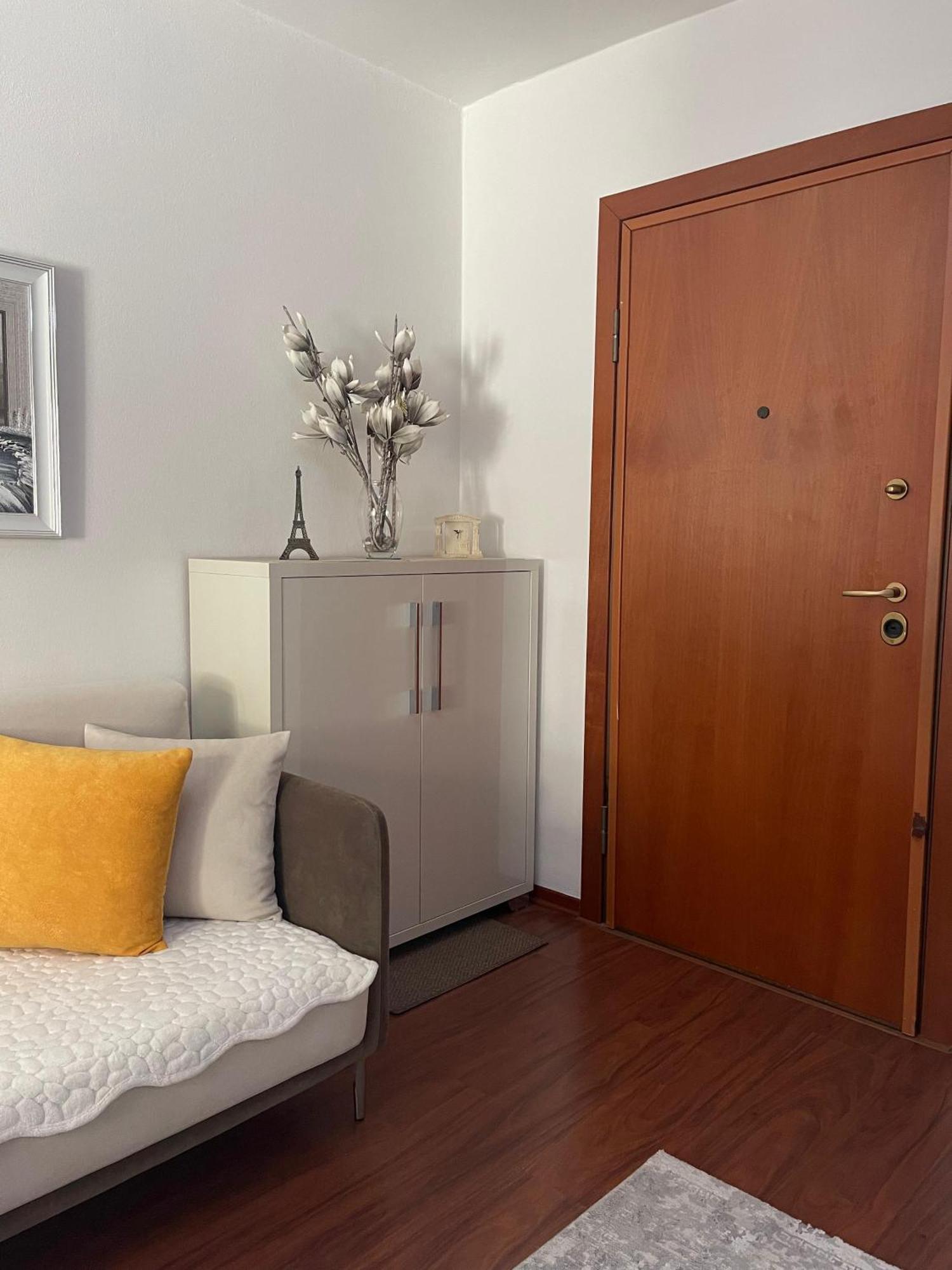 Sky Center Apartment Tiranë Luaran gambar
